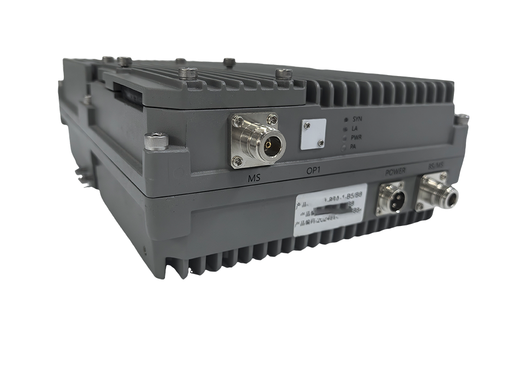  大通三频手机信号接收器2000㎡